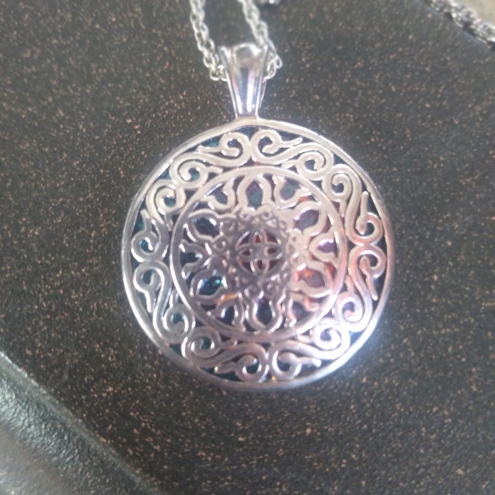 Vintage .925 Silver Flower of Life Pendant Engraved Script Necklace - Picture 11 of 11
